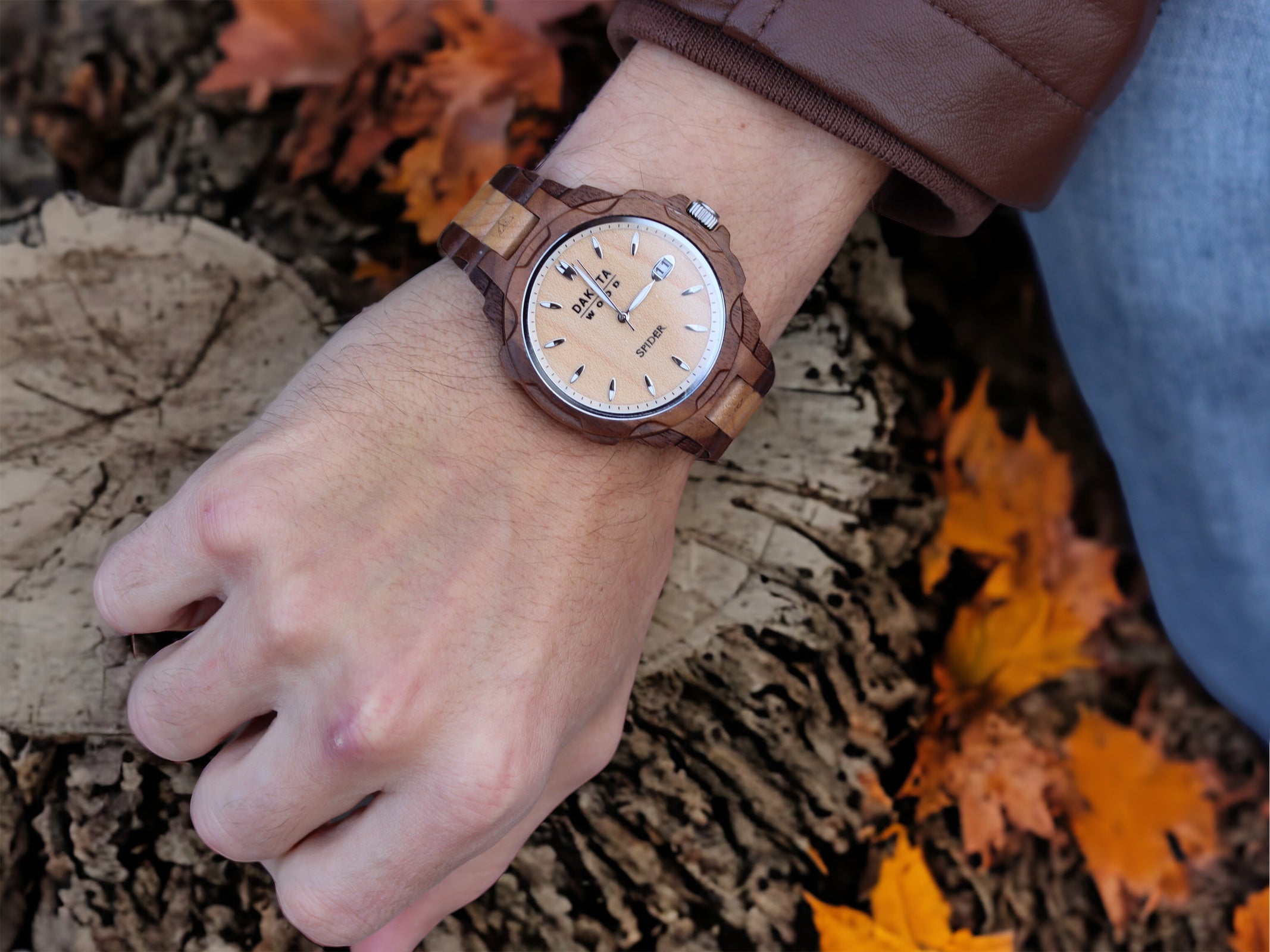 Wood Spider Midsize - Walnut Case.Maple Dial. Walnut/Maple Band